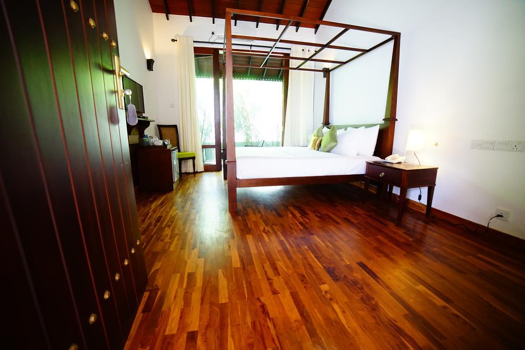 Lespri Grand Hotel Негомбо Стая снимка