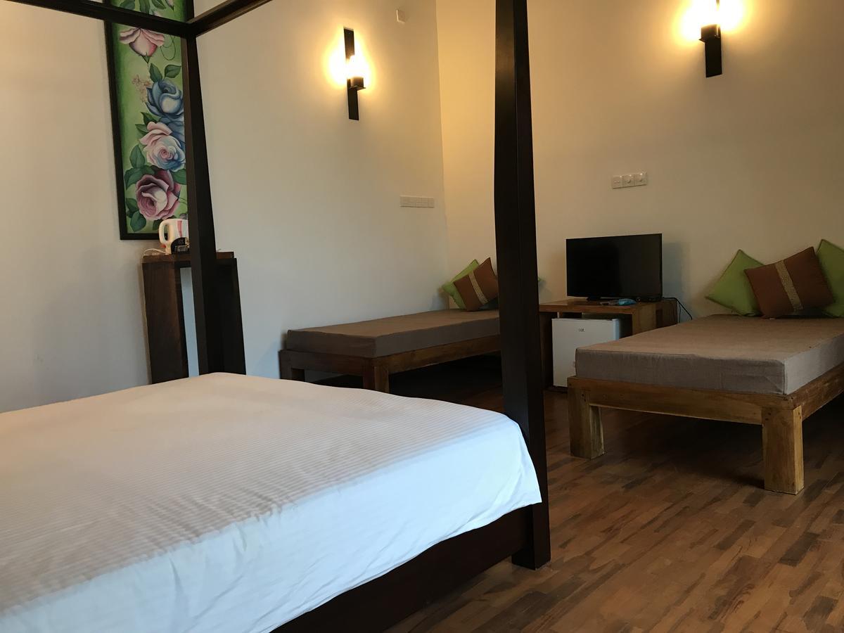 Lespri Grand Hotel Негомбо Екстериор снимка