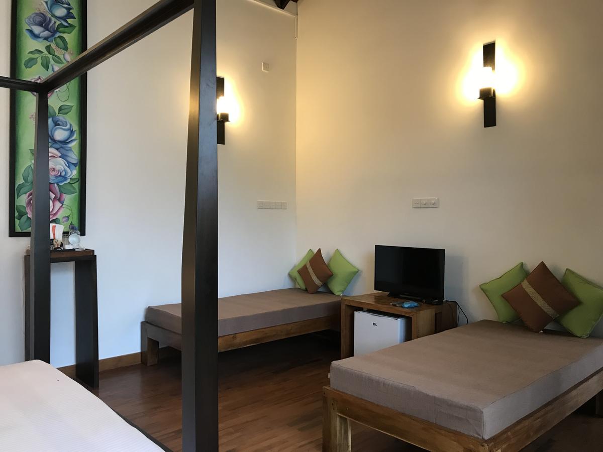 Lespri Grand Hotel Негомбо Екстериор снимка