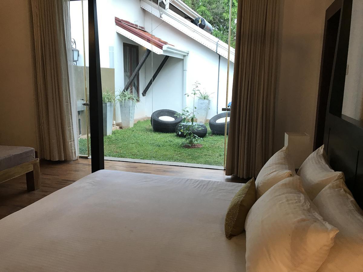 Lespri Grand Hotel Негомбо Екстериор снимка
